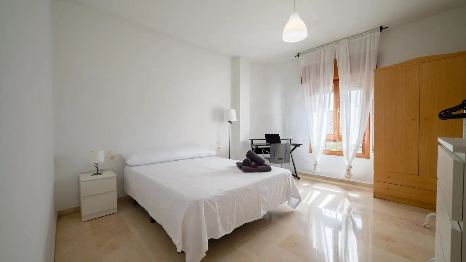 Trendyrooms Granada, Centro A 10 Minutos Andando Habitación en casa particular