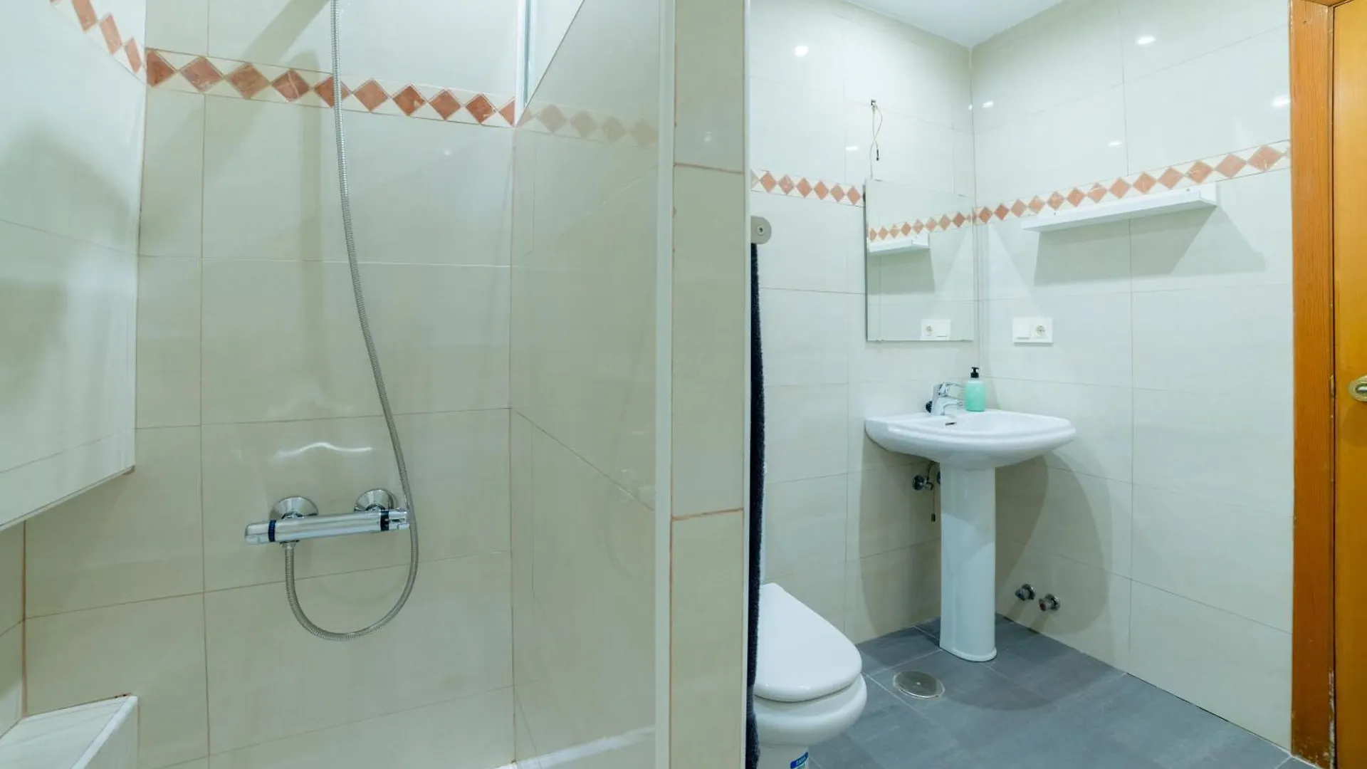 Trendyrooms Granada, Centro A 10 Minutos Andando España